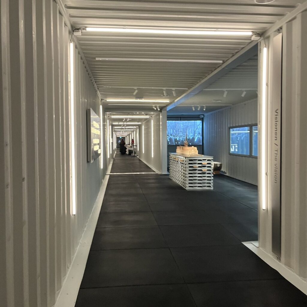 Kig igennem udstillingen